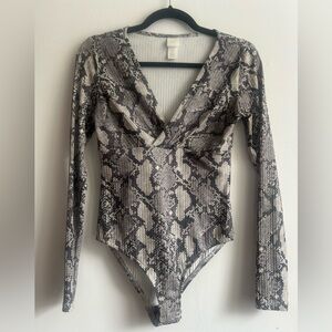 Snake print body suit with great stretch Size S